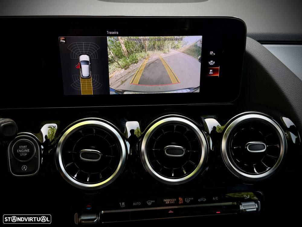 Mercedes-Benz GLA 180 7G-DCT - 11