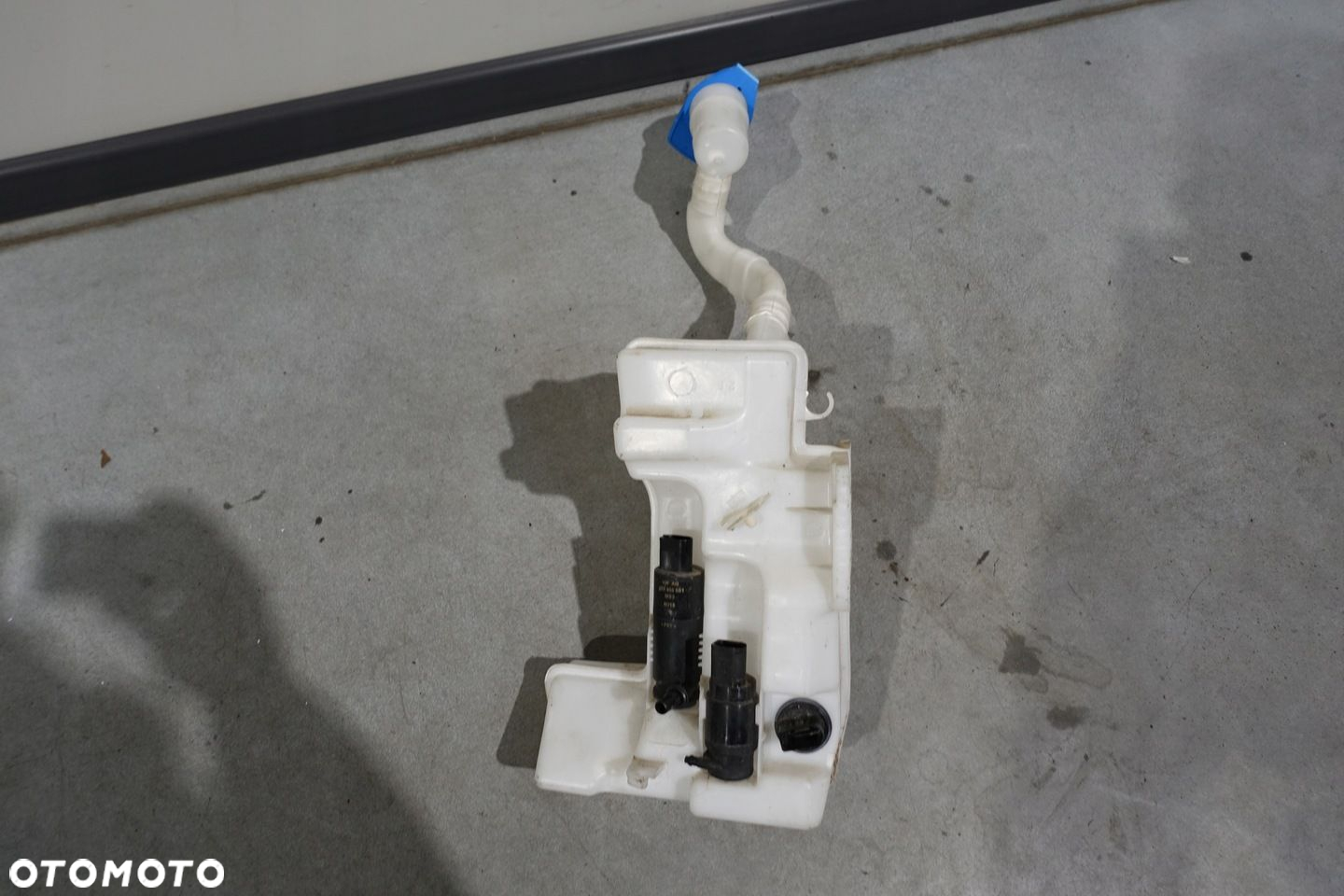 VW JETTA ZBIORNICZEK SPRYSKIWACZY POMPKI KOMPLET - 2