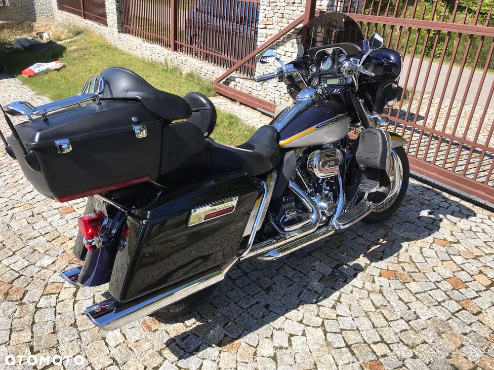 Harley-Davidson FLH Electra Glide - 2