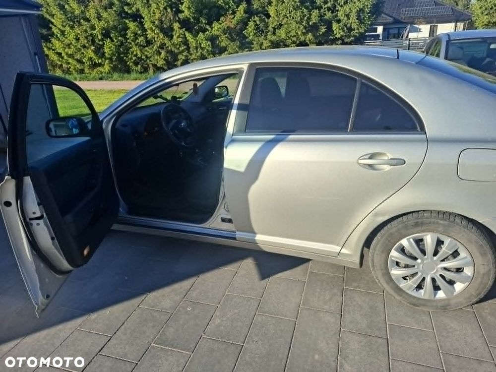 Toyota Avensis - 2