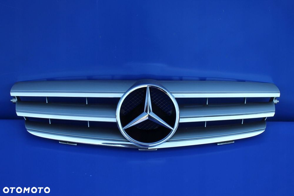Grill atrapa Oryginał stan BDB OE Mercedes CLK W209 Lift A2098800123 - 3