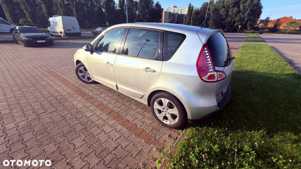 Renault Scenic 1.6 16V 110 Dynamique - 10