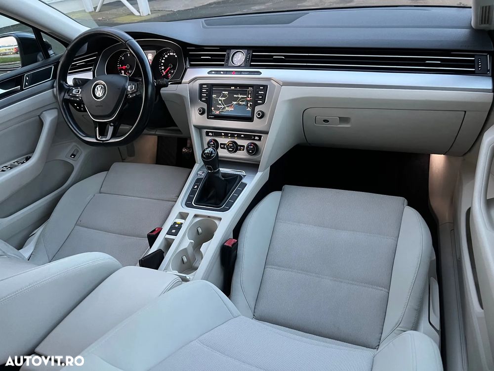 Volkswagen Passat - 34