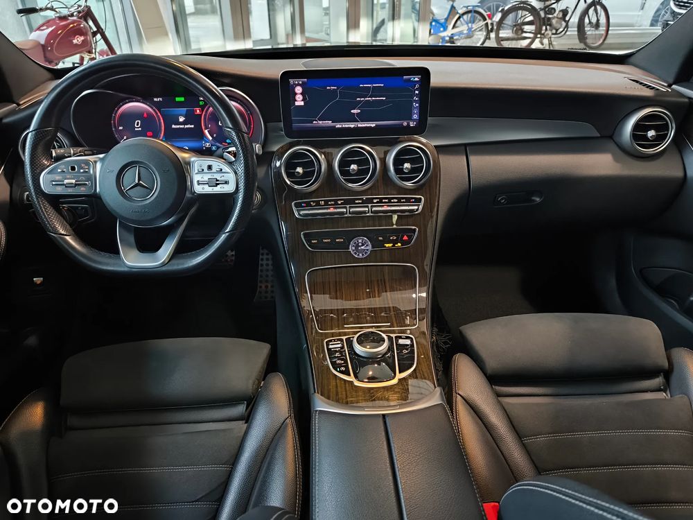 Mercedes-Benz Klasa C 200 4Matic 9G-TRONIC - 12