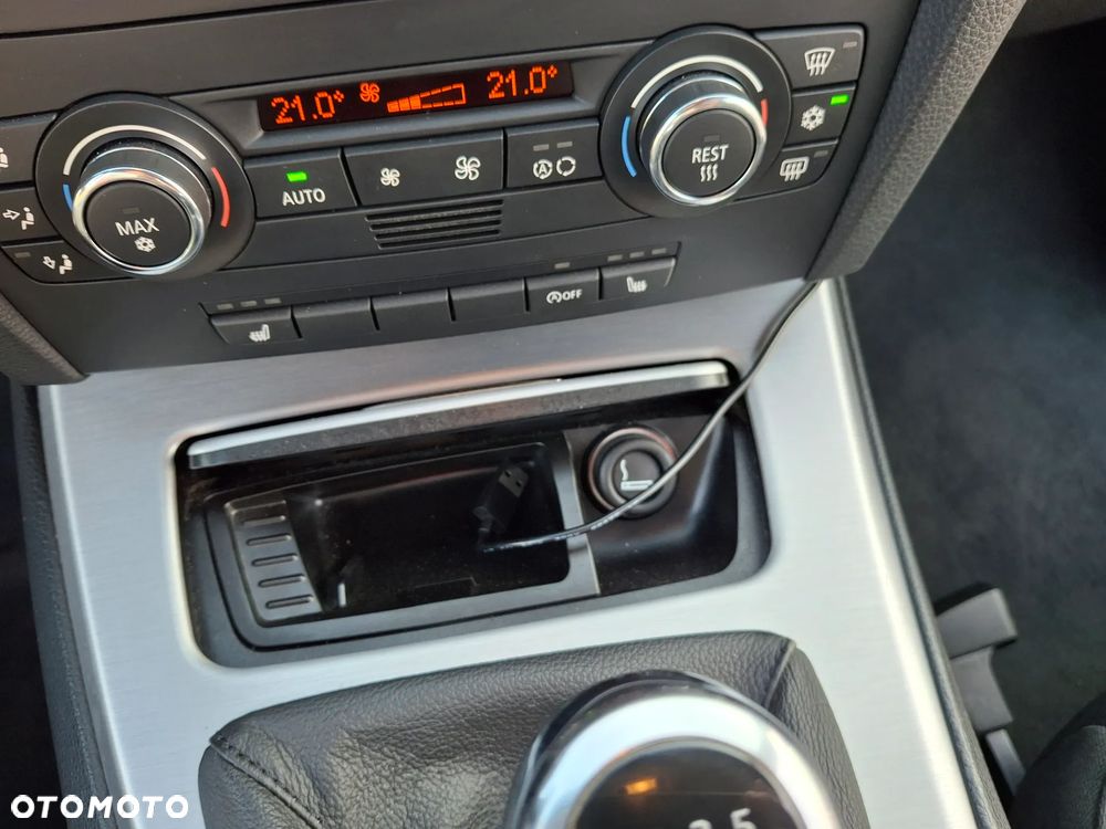 BMW Seria 3 320i - 23
