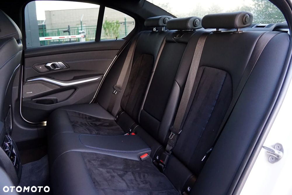 BMW Seria 3 330i xDrive M Sport sport - 17