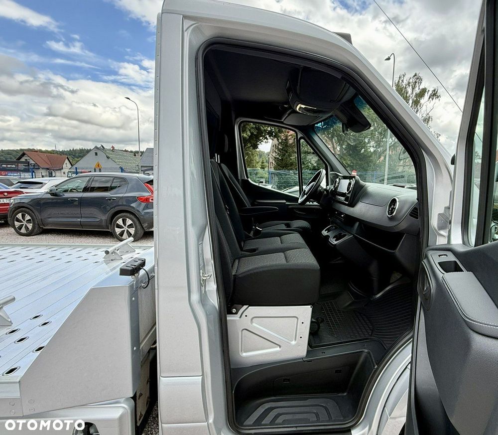 Mercedes-Benz Sprinter - 12