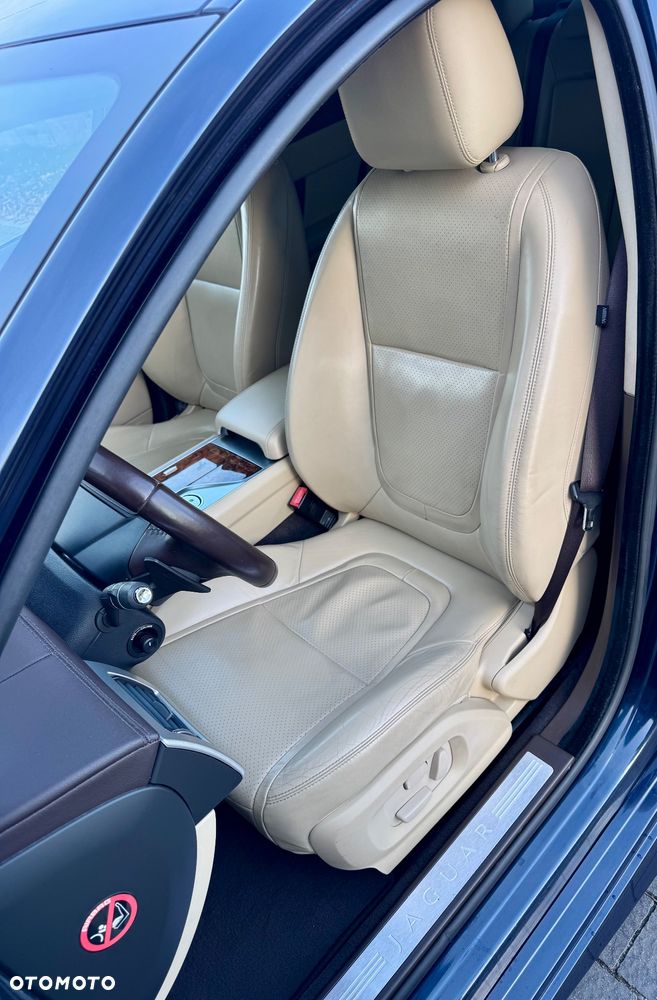 Jaguar XF 3.0 T AWD R-Sport - 13