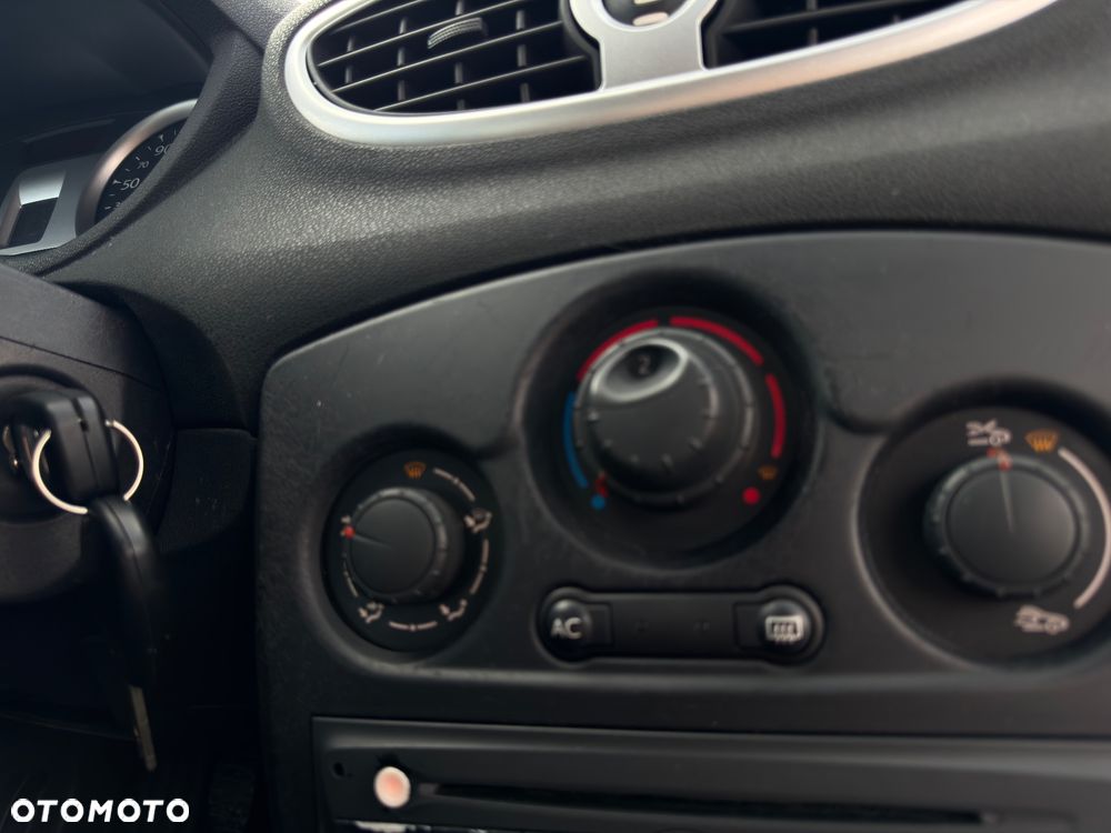 Renault Clio 1.2 16V Expression - 24