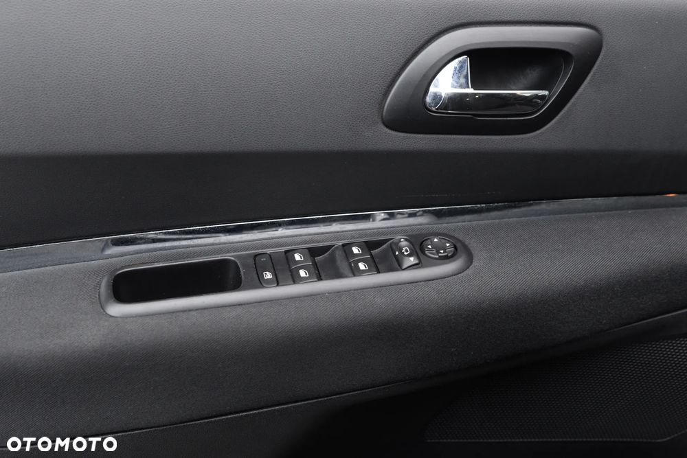 Peugeot 3008 1.6 BlueHDi Active S&S EAT6 - 31