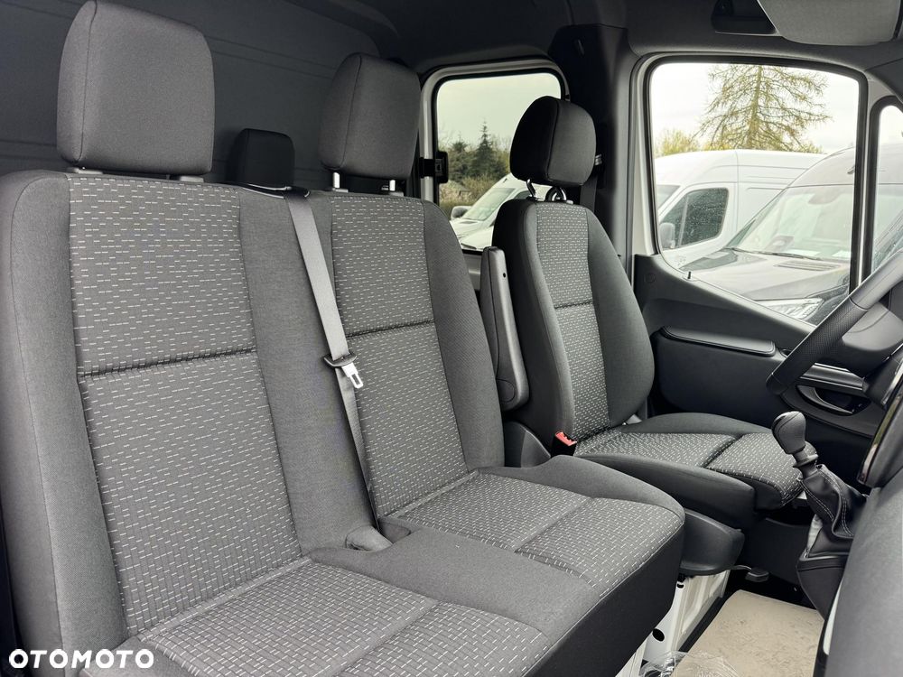 Mercedes-Benz Sprinter - 10