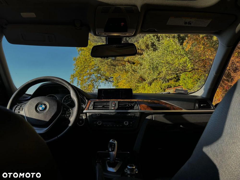 BMW Seria 3 328i xDrive Luxury Line - 11