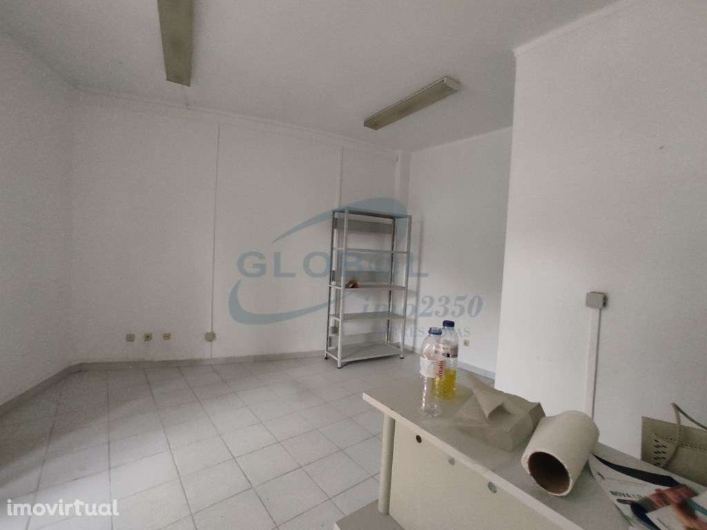 Loja em Torres Novas com 23 m² - Inserida em condomínio com serviço... - Grande imagem: 3/4