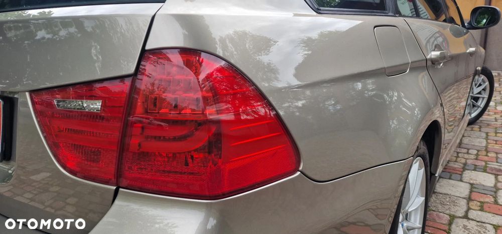 BMW Seria 3 320d DPF Edition Sport - 40