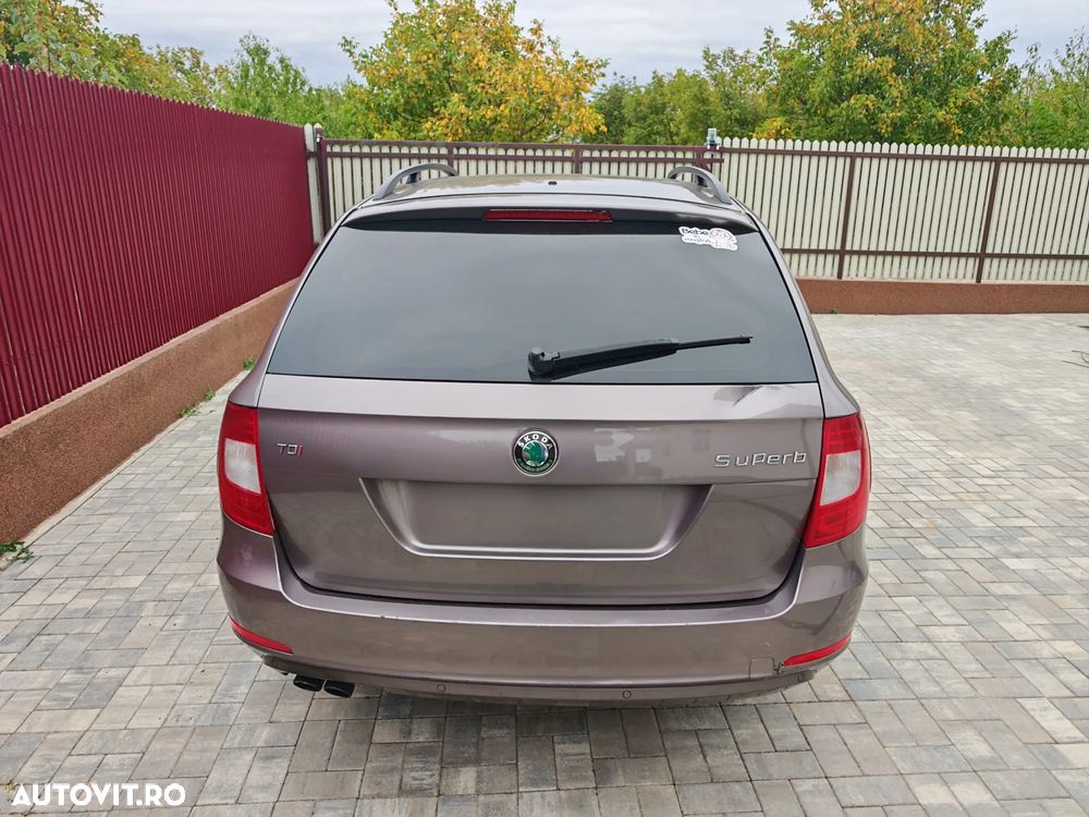 Skoda Superb Combi 2.0 TDI Active DSG - 4