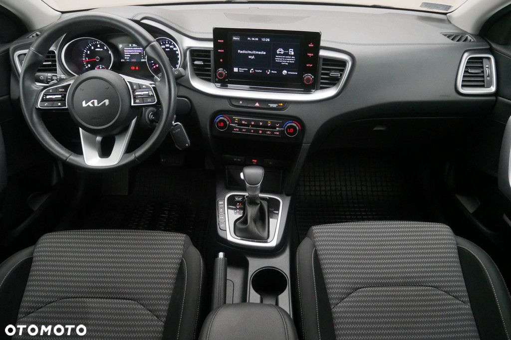 Kia Ceed - 8