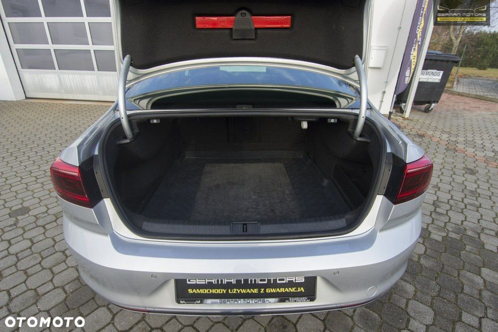 Volkswagen Passat - 32