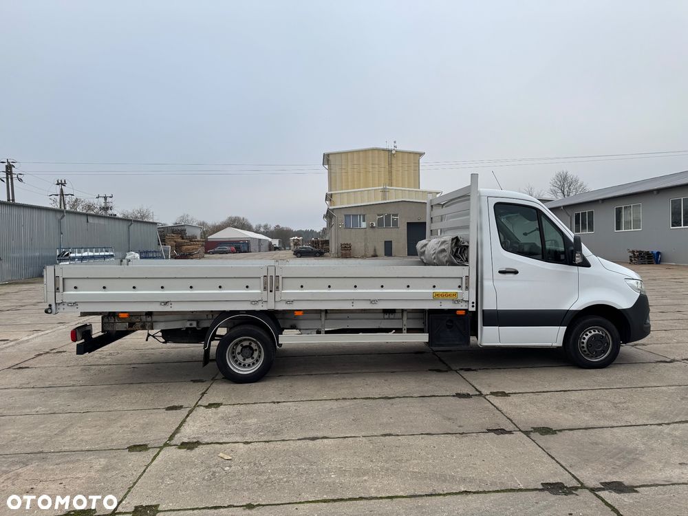 Mercedes-Benz Sprinter - 4