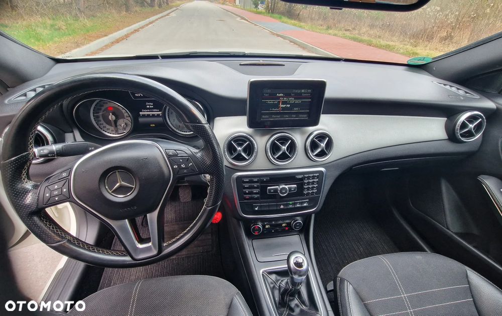 Mercedes-Benz CLA 200 Urban - 15