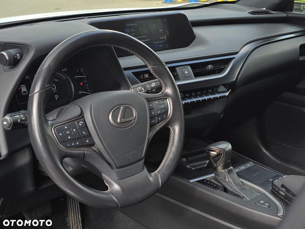 Lexus UX - 14