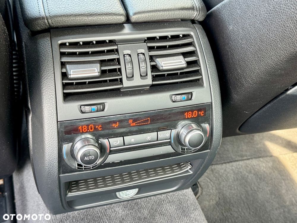BMW Seria 5 550i Sport-Aut - 13