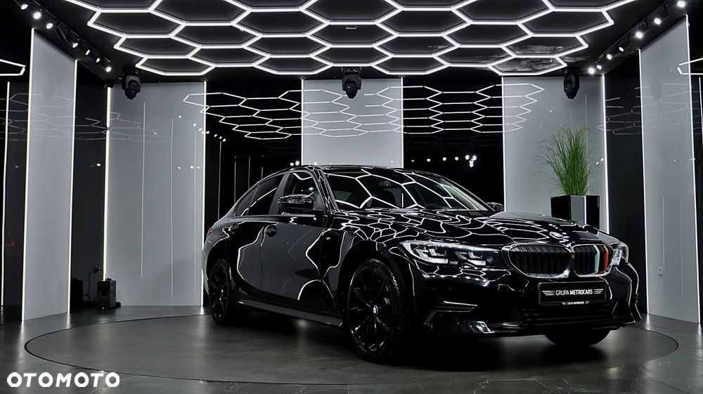 BMW Seria 3 318d M Sport - 12