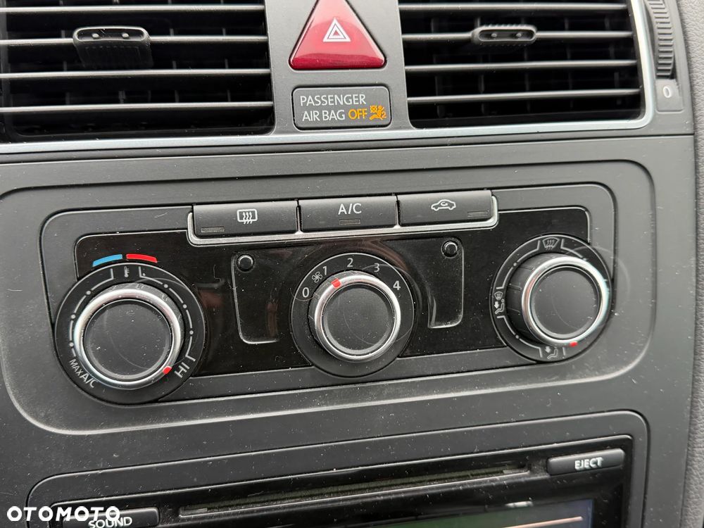 Volkswagen Touran - 30