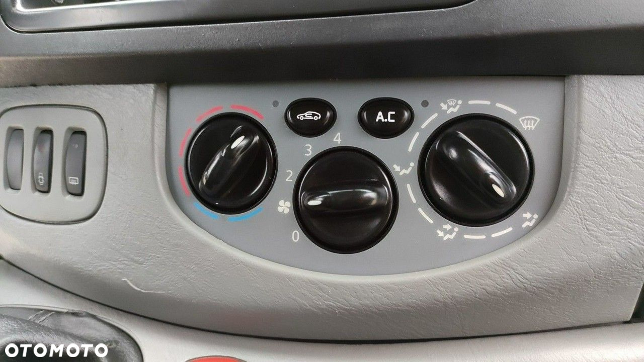 Opel Vivaro - 22