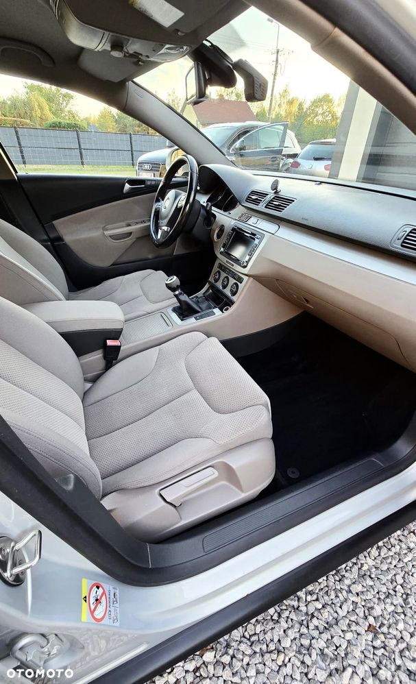 Volkswagen Passat 1.8 TSI Comfortline - 12
