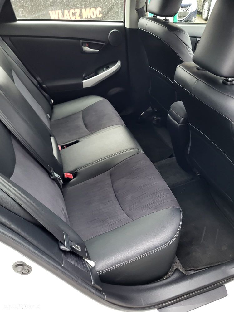 Toyota Prius (Hybrid) - 10