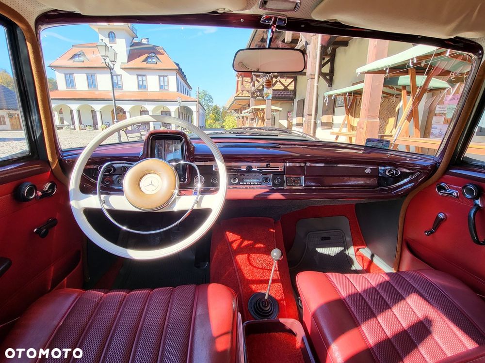 Mercedes-Benz Klasa E - 22