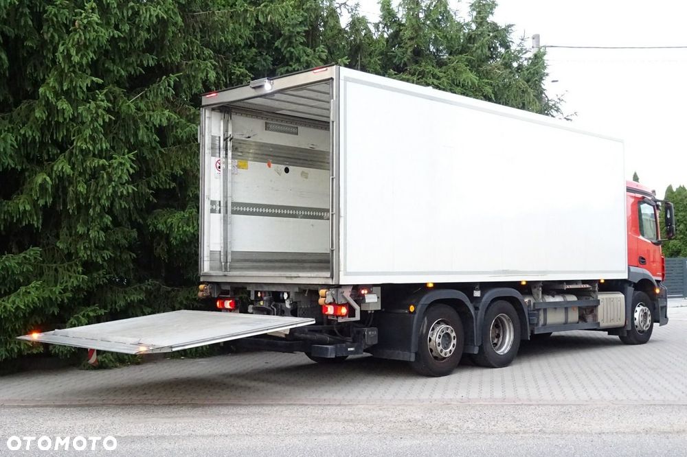 Mercedes-Benz Antos 2840 sypialna euro 6 kontener chłodnia 18 palet 3 osie - 10