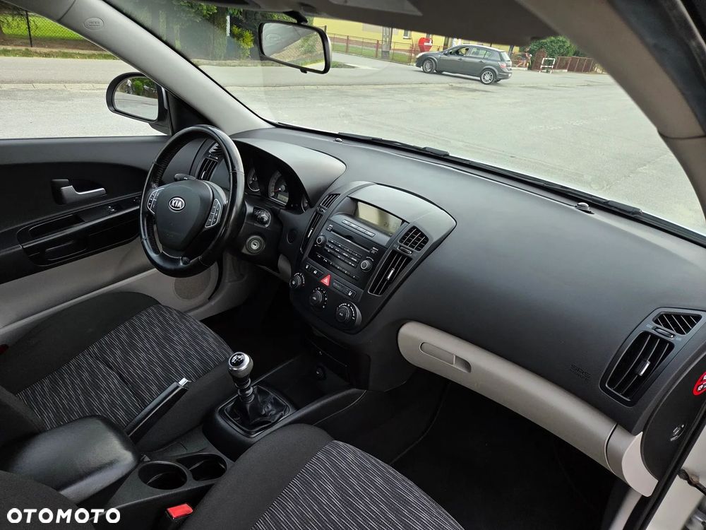 Kia Ceed 1.6 Comfort + - 16