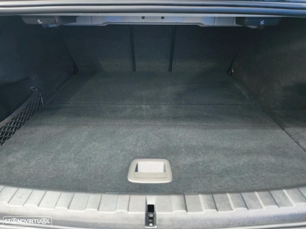 BMW 330 e Pack Desportivo M Pro Auto - 26