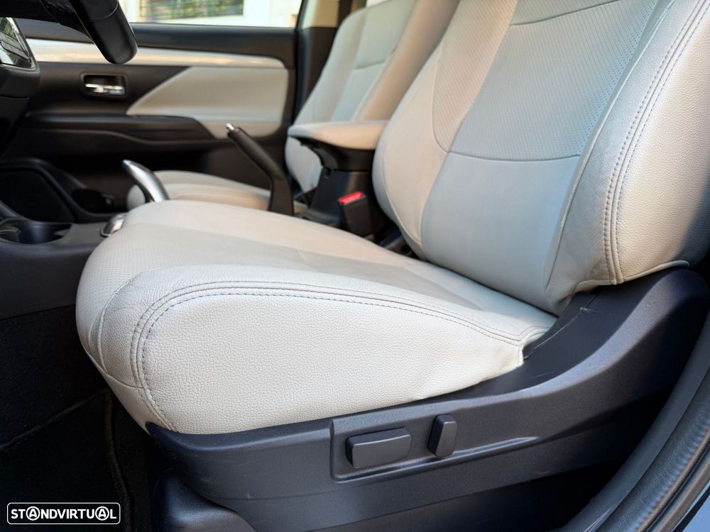 Mitsubishi Outlander 2.0 MIVEC Instyle Navi+ - 24