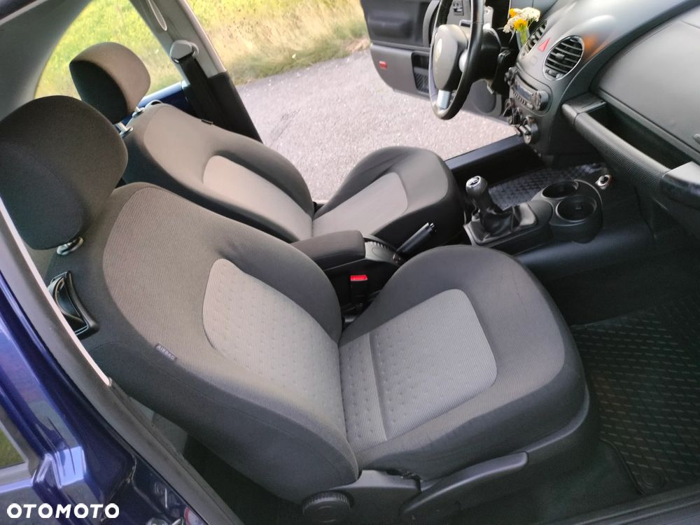 Volkswagen New Beetle - 25