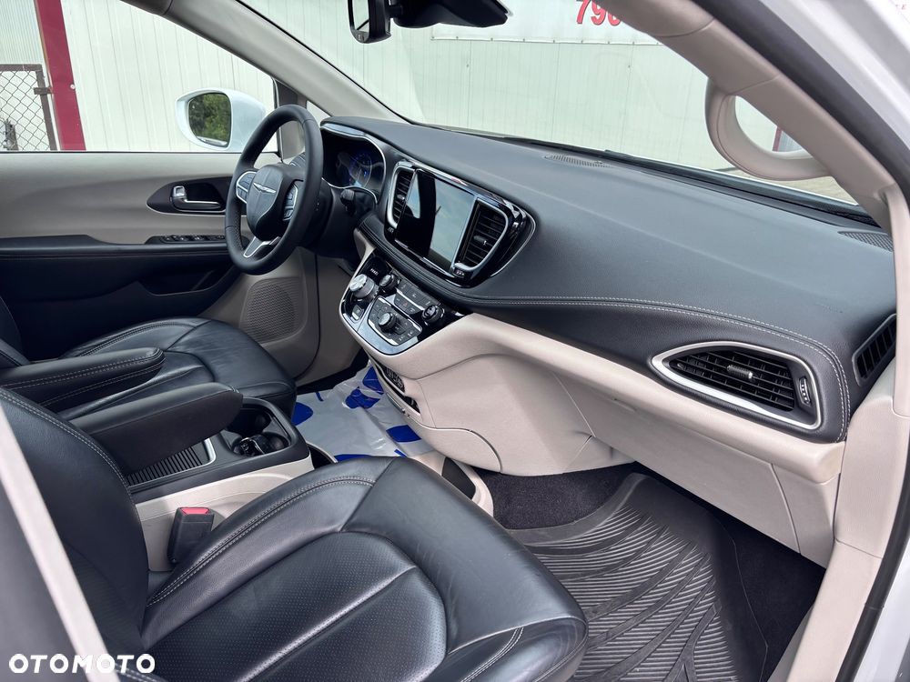 Chrysler Pacifica - 26