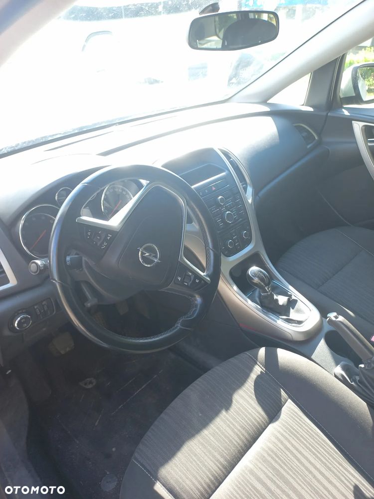 Opel Astra 2011 photo 5