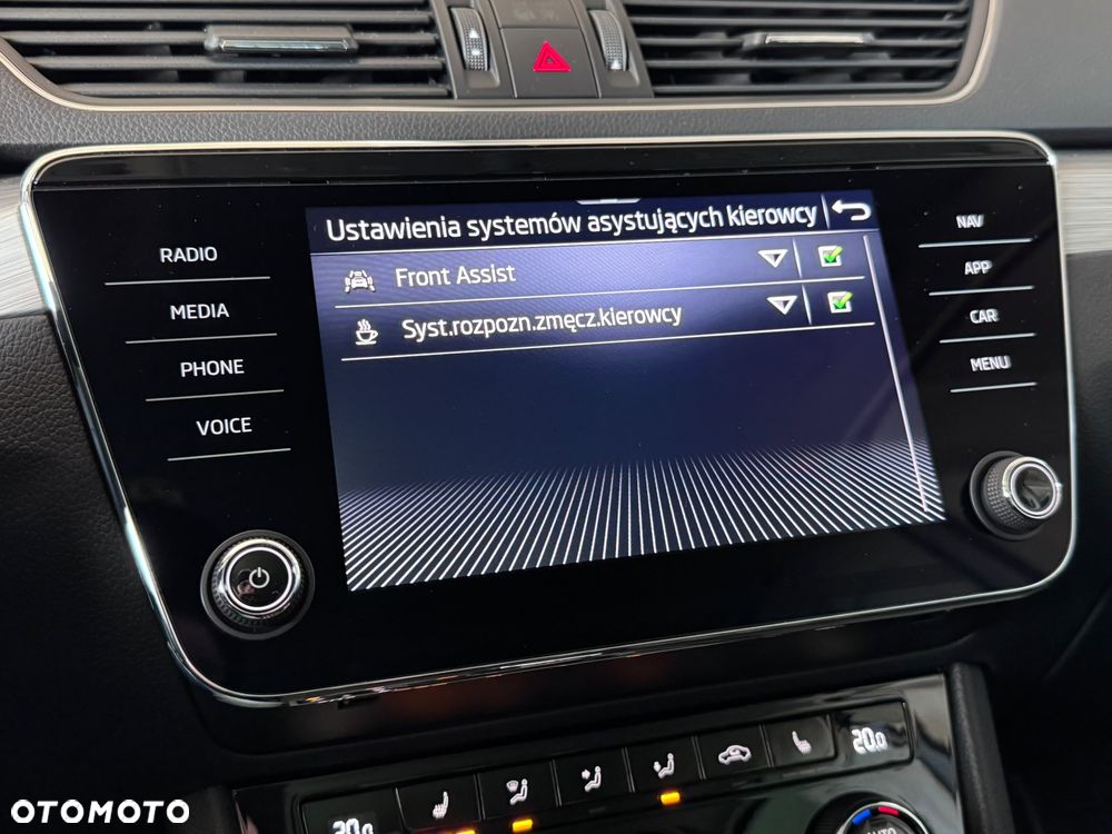Skoda Superb 2.0 TSI Ambition DSG - 21