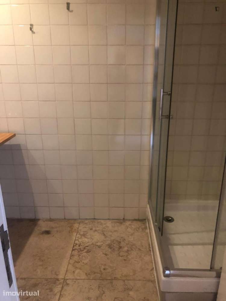 Quarto - localizado em Intendente Lisbon - Grande imagem: 2/14