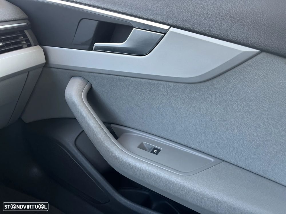 Audi A4 30 TDI S tronic design - 17