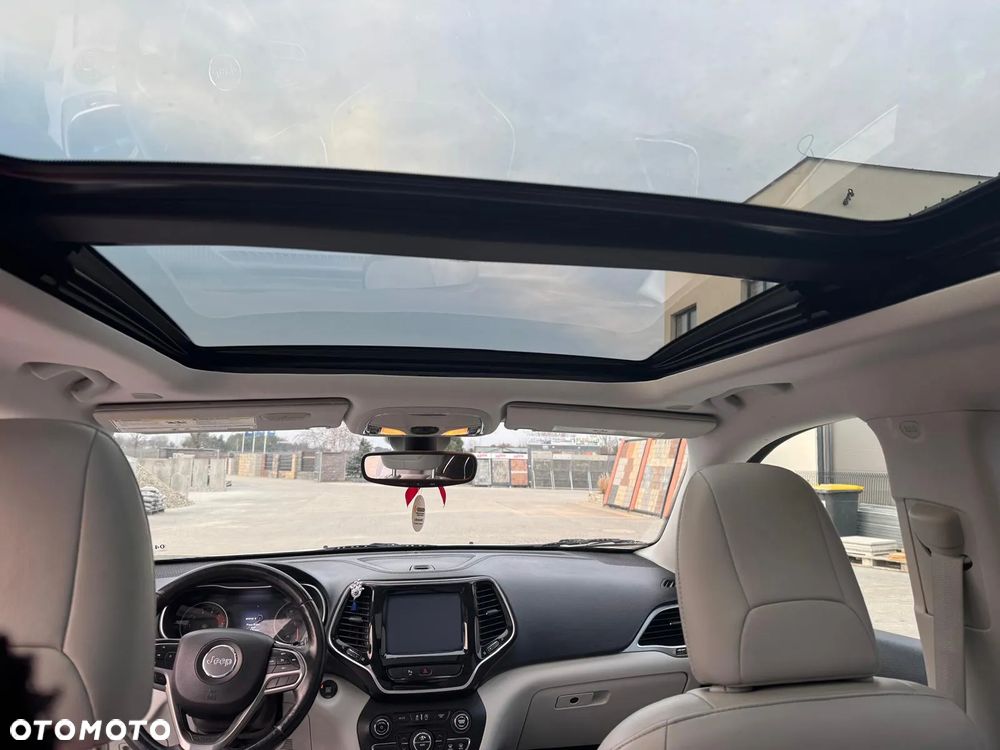 Jeep Cherokee - 9