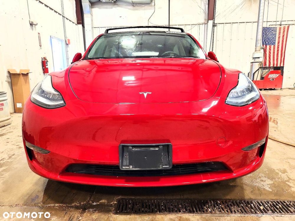 Tesla Model Y - 6
