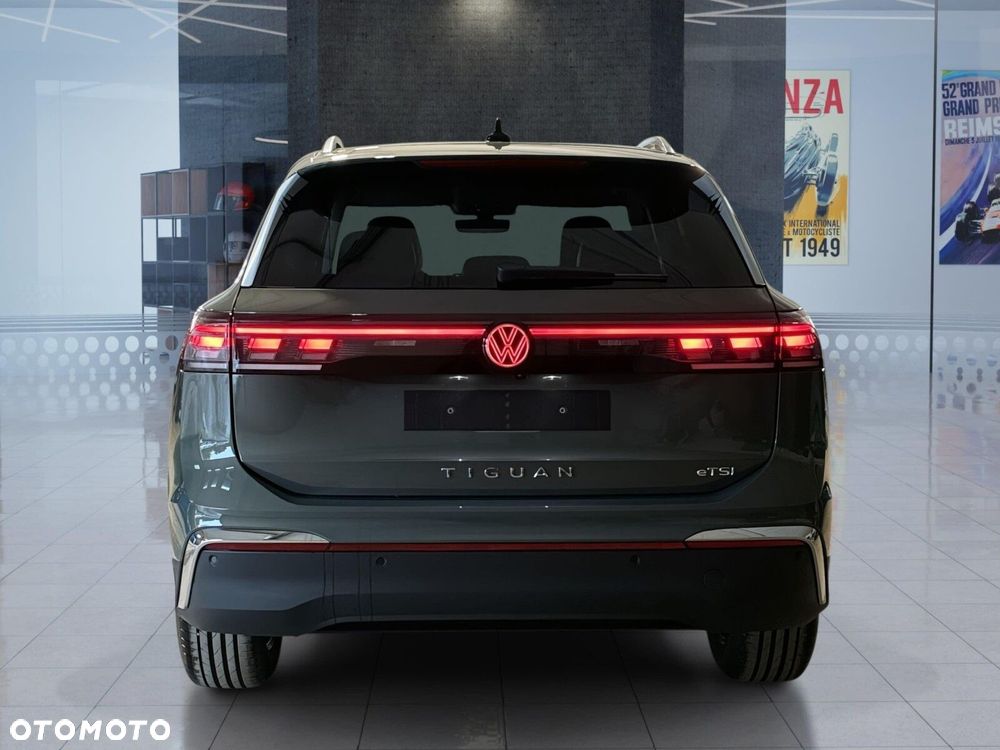 Volkswagen Tiguan - 10