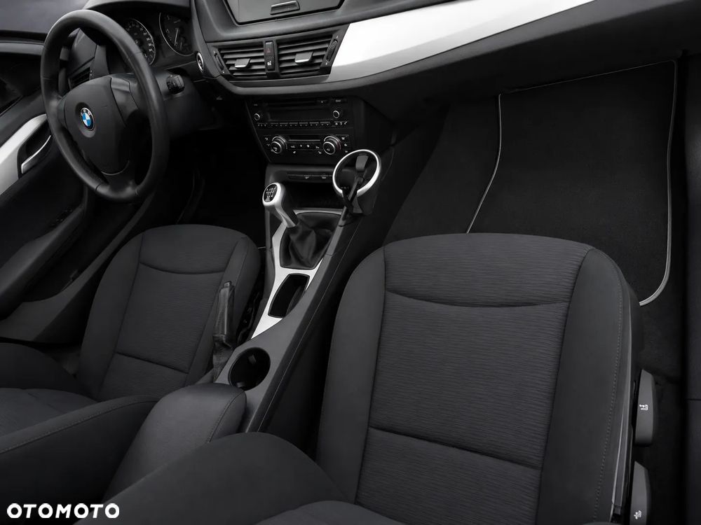 BMW X1 sDrive18d xLine - 28