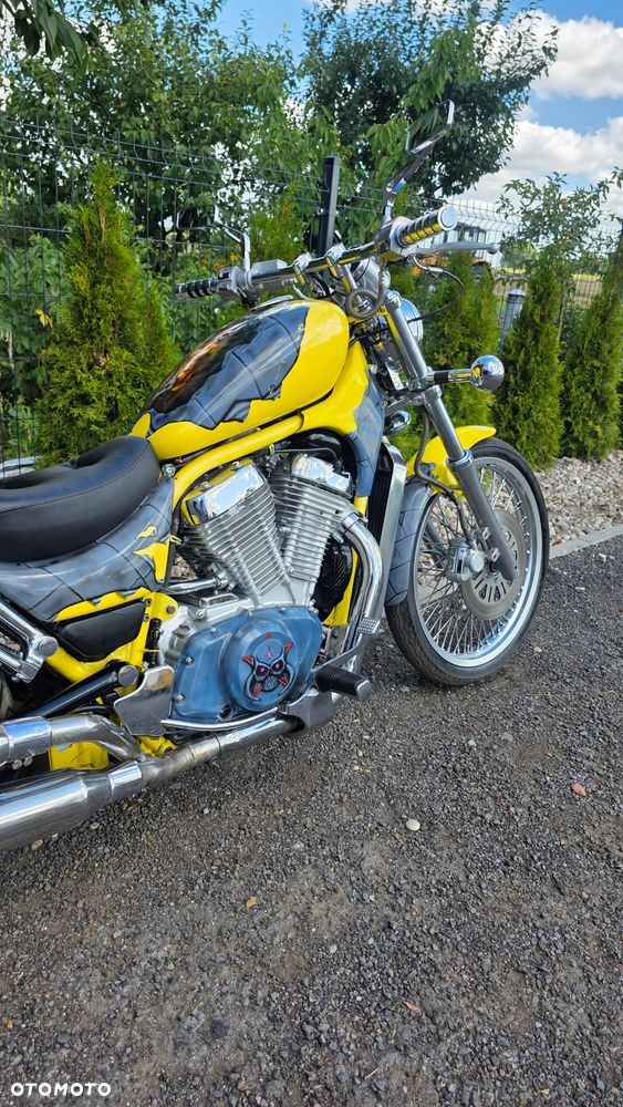 Suzuki Intruder - 7