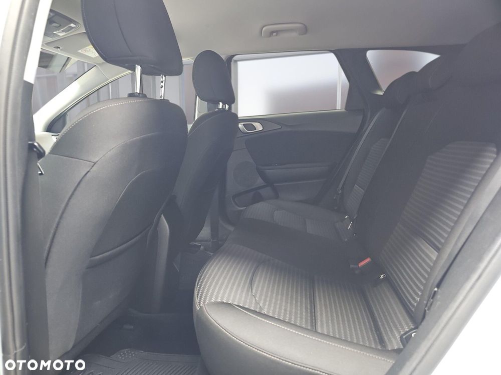 Kia Ceed 1.5 T-GDI M - 10