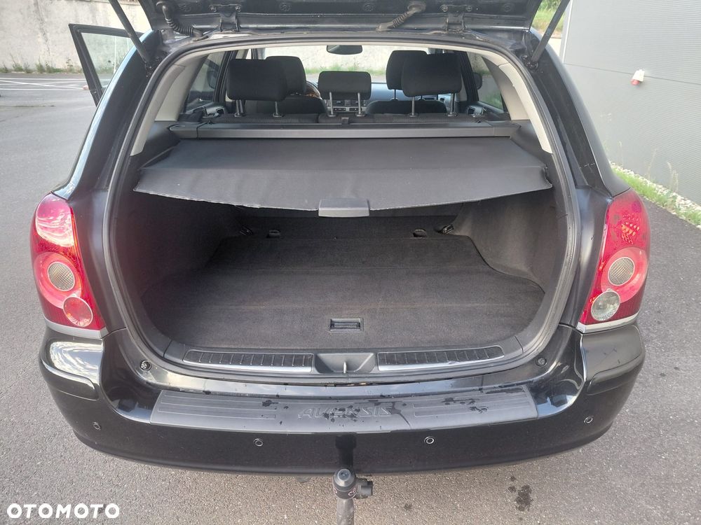 Toyota Avensis 2.0 VVT-i Combi Sol - 12