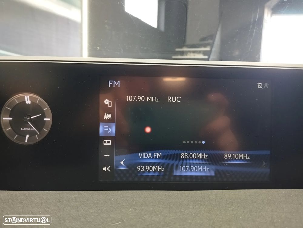 Lexus UX 300e Premium - 32