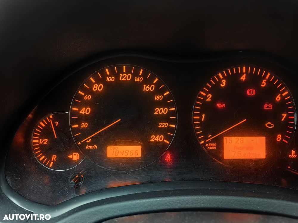 Toyota Avensis 1.6 Sedan Terra - 17